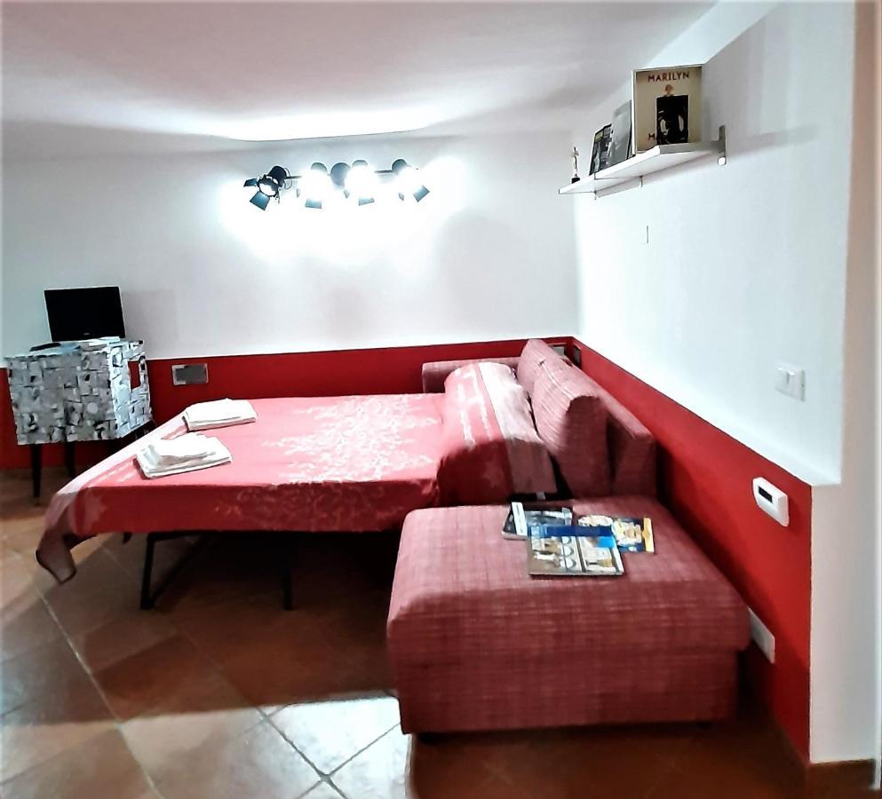 Movie Star Apartment With Garden Флоренция Екстериор снимка