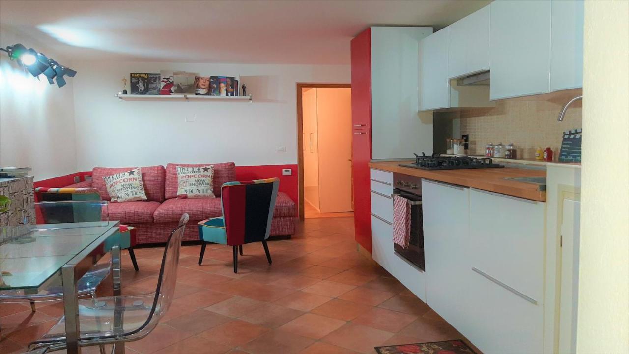 Movie Star Apartment With Garden Флоренция Екстериор снимка